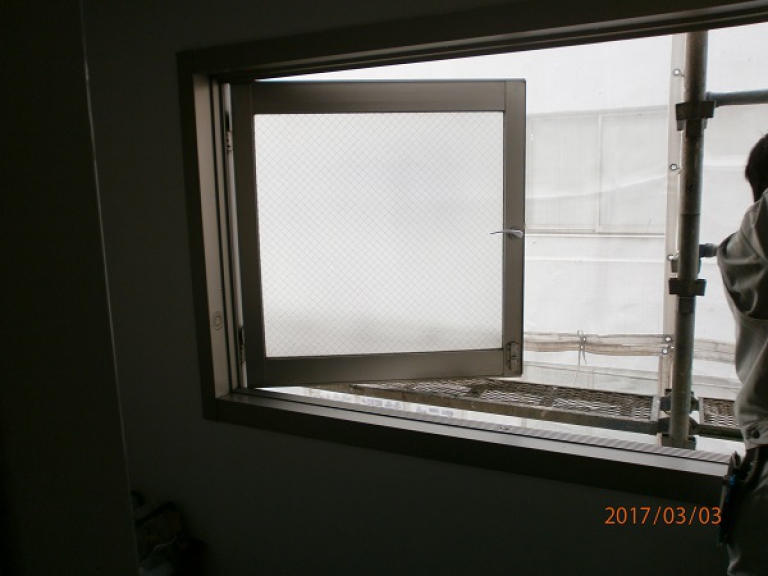 施工前は開くタイプの窓でした。